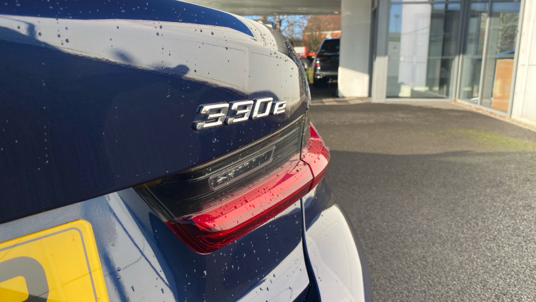 BMW 3 Series 330e xDrive M Sport 4dr Step Auto Saloon